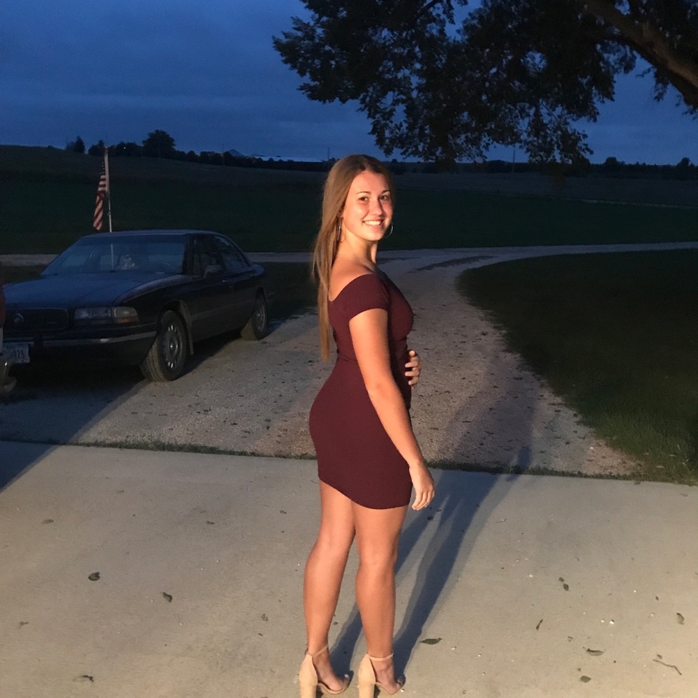 Lulu’s Maroon Dress - Picture 4 of 4